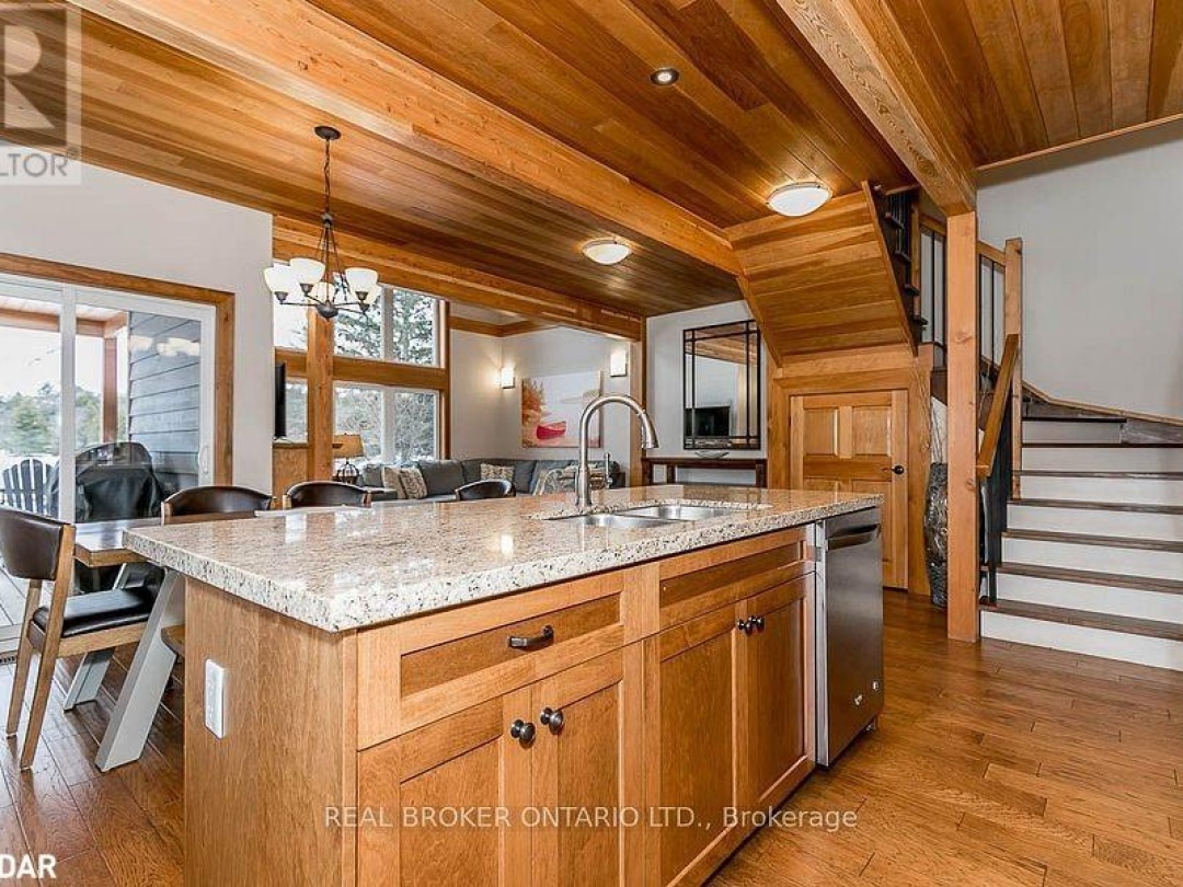 1841 Muskoka Road 118 Road W Unit# 1B, Lake Muskoka