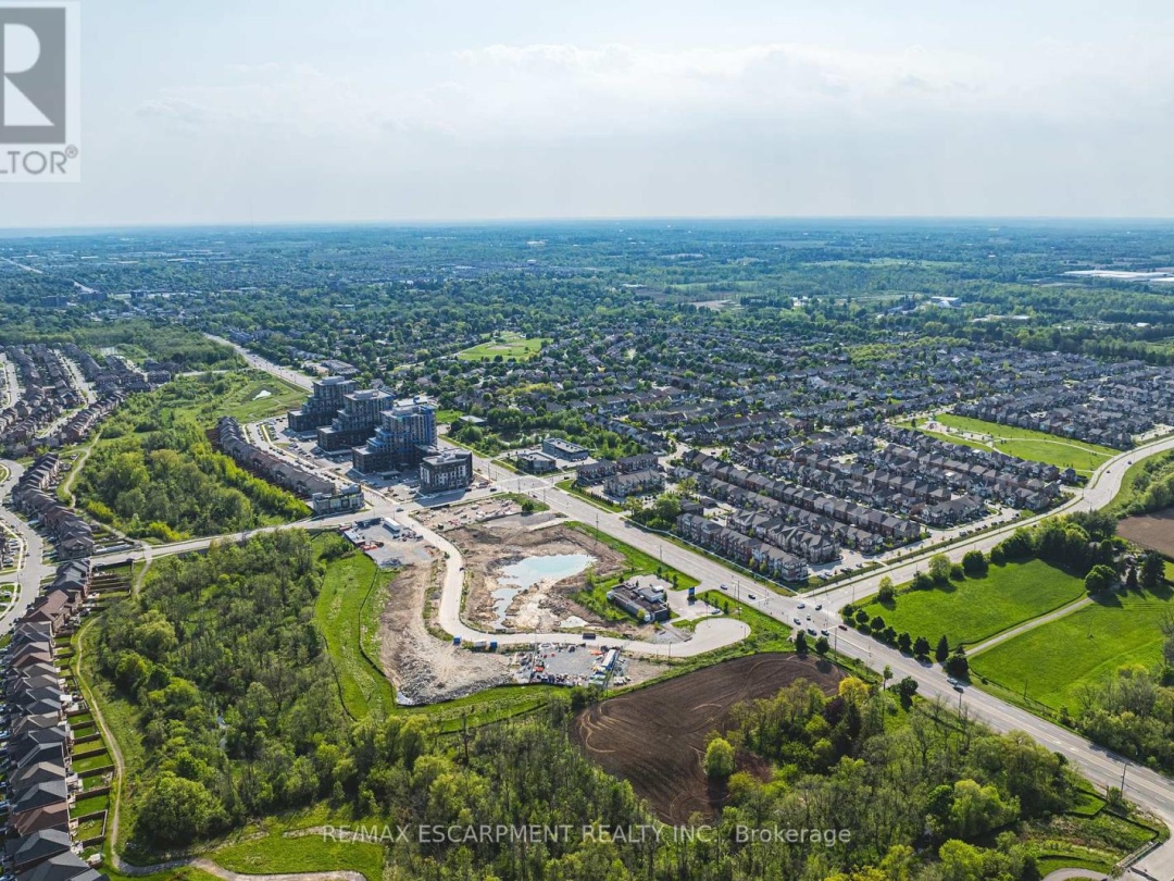 327 - 460 DUNDAS STREET E, 