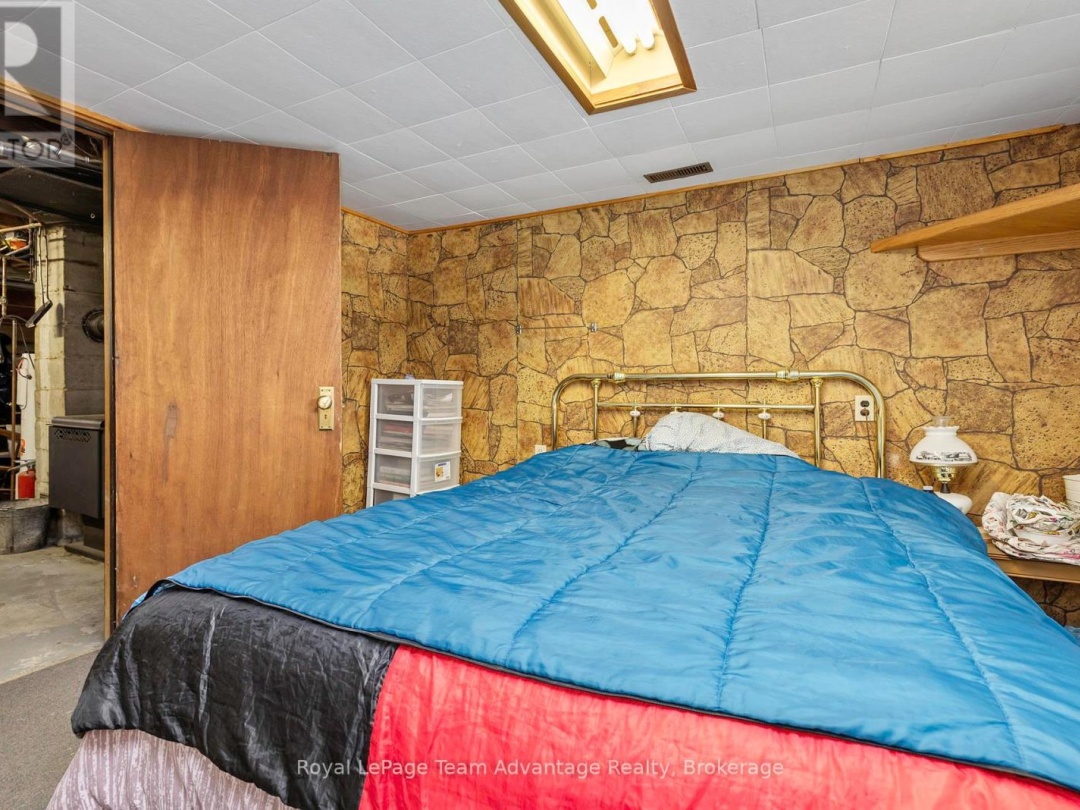 9 WOODS LANE, 