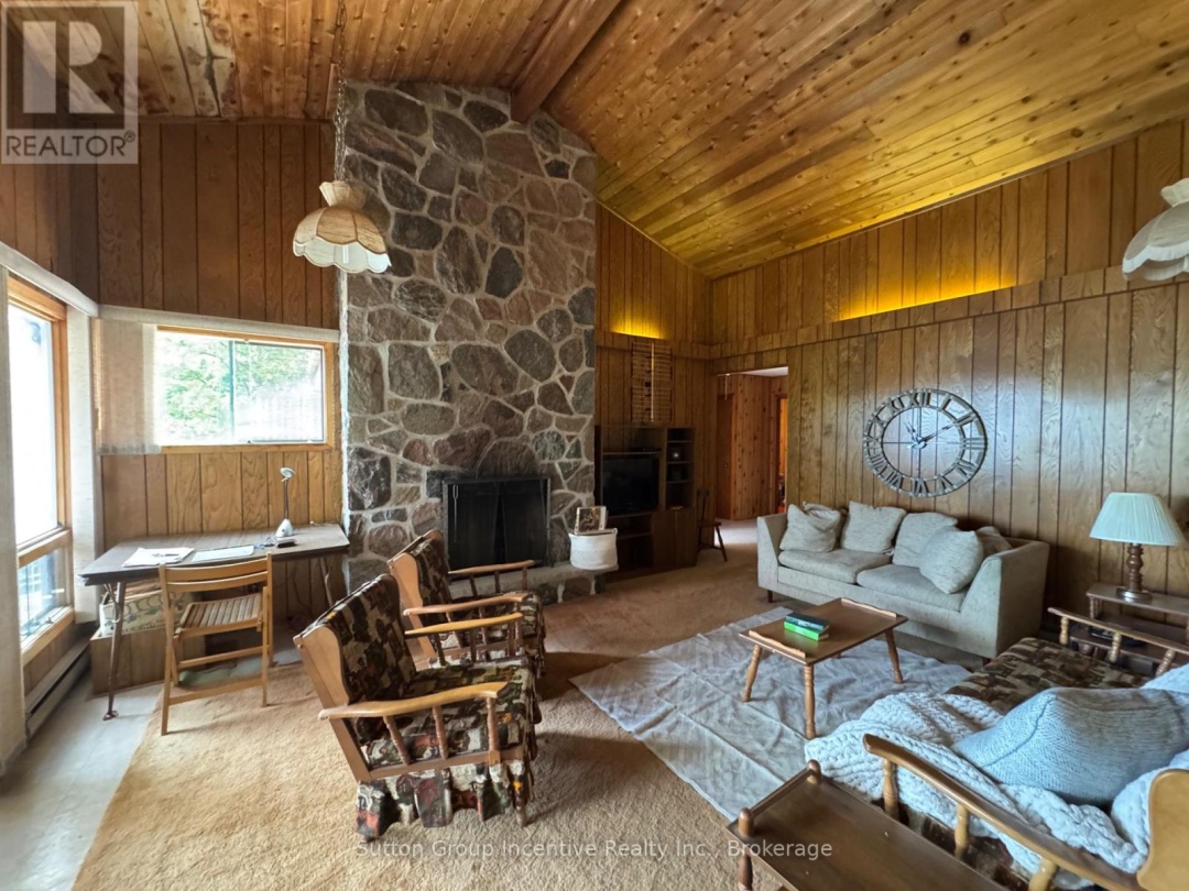 1017 Goldfinch Court, Sparrow Lake