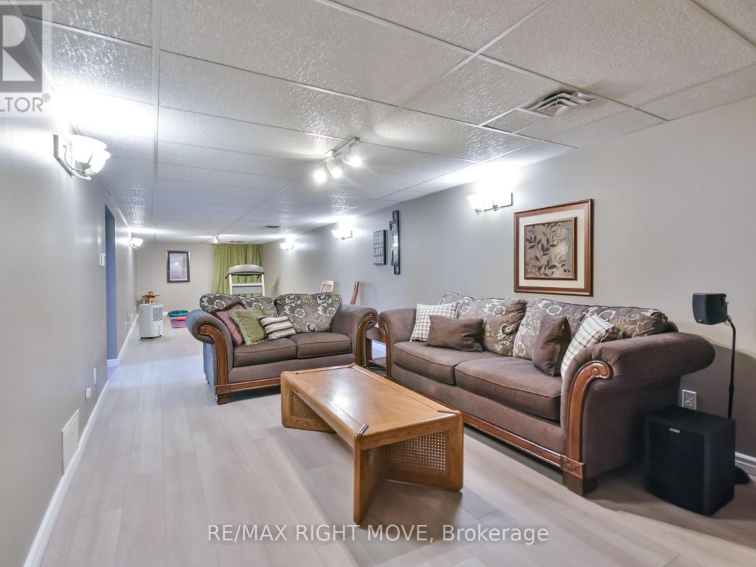 2009 MARCHMONT ROAD, 