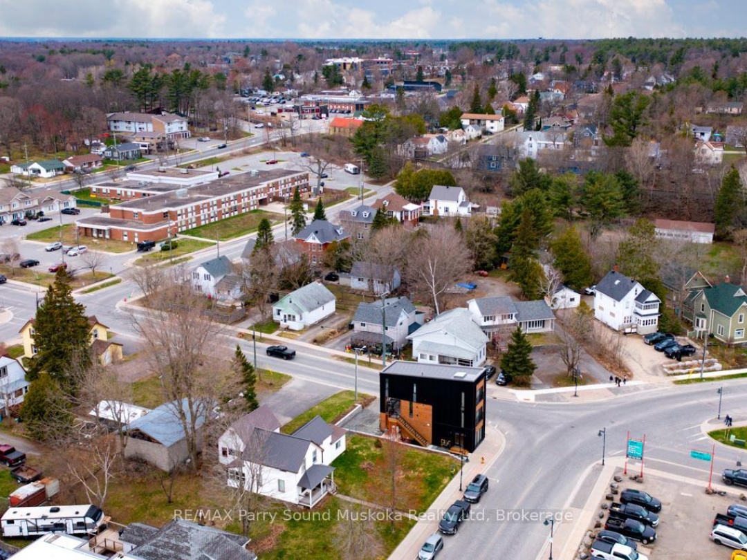 98 JAMES STREET, Parry Sound