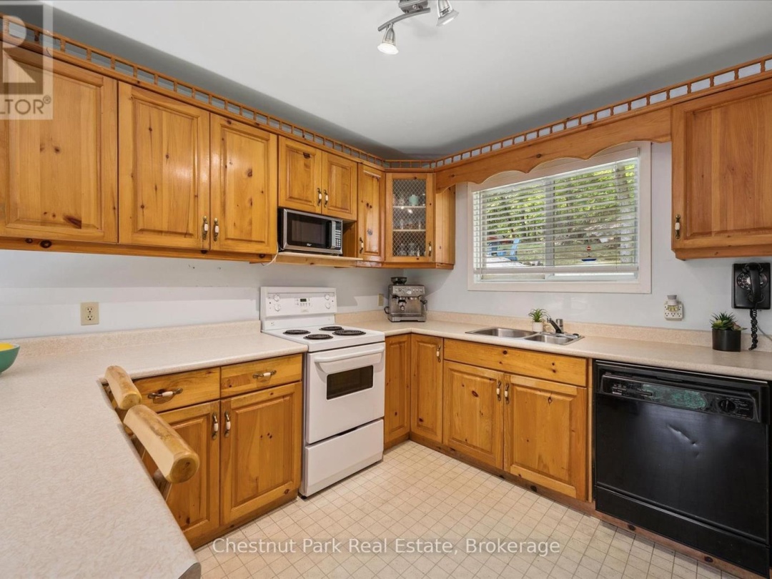 1082 MAPLEWOOD ROAD E, 