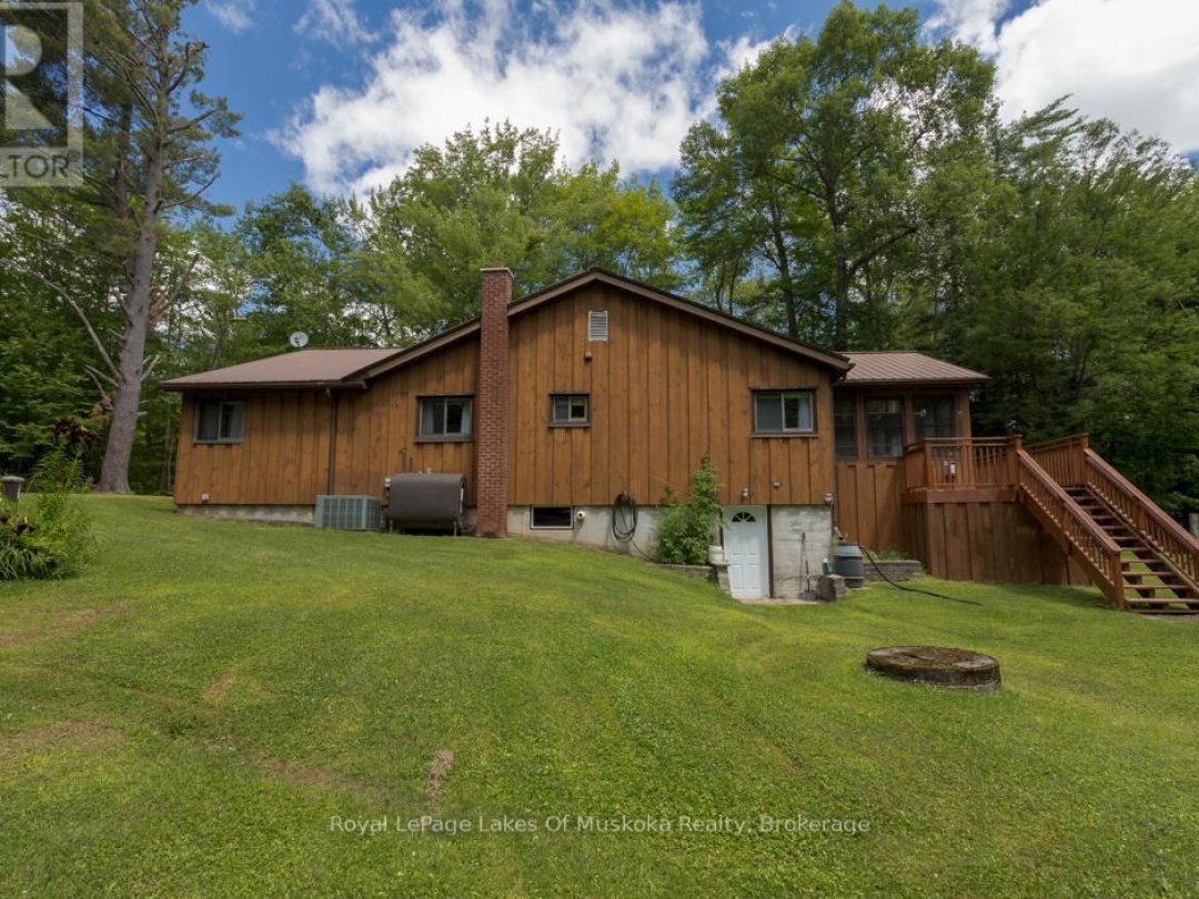 10 MUSKOKA PINES ROAD, 