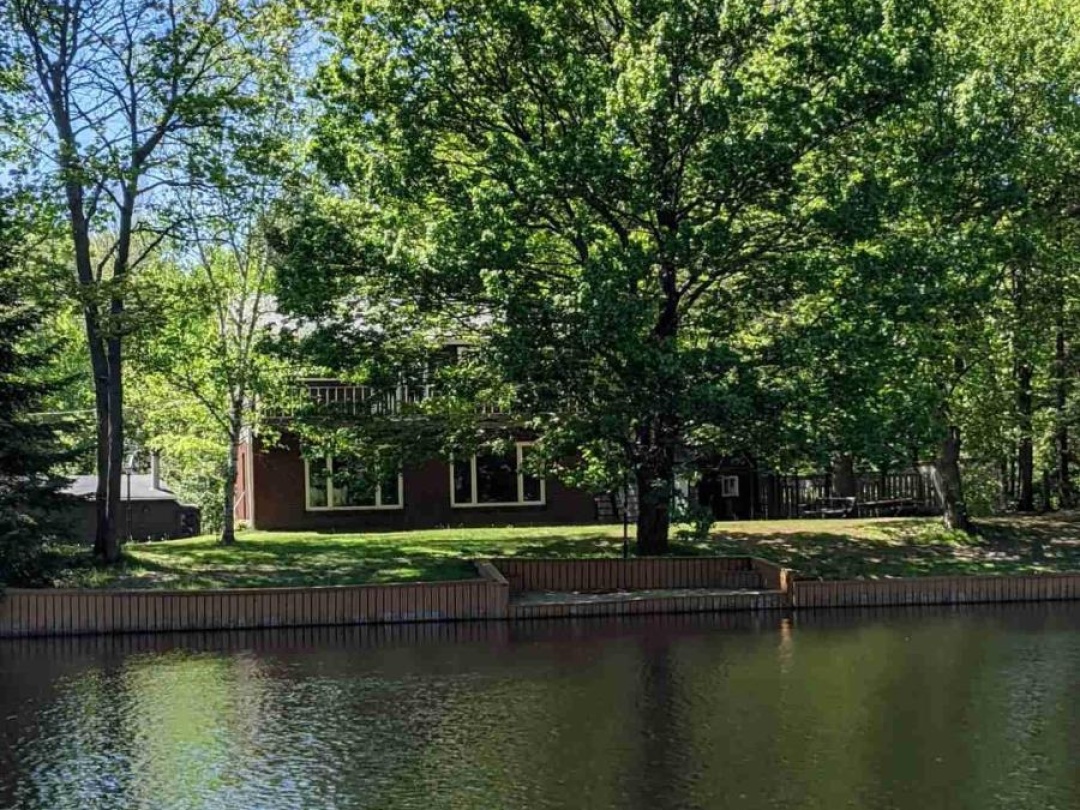 1074 HOLIDAY PARK DRIVE, 