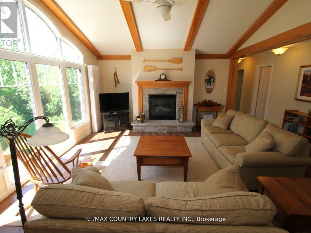 275 MCGUIRE BEACH ROAD, Canal Lake