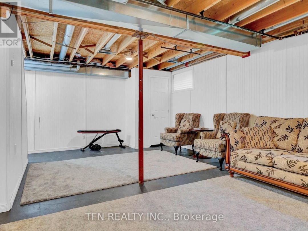 4 PINEWOOD BOULEVARD, 