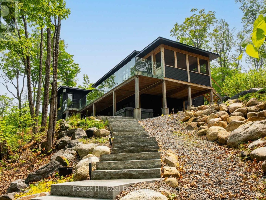 22 Long And Winding Road Road, Silver Lake
