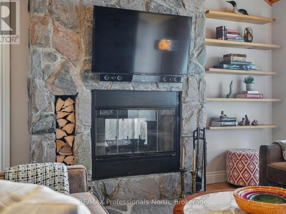 1055 BOXSTOVE POINT TRAIL, 