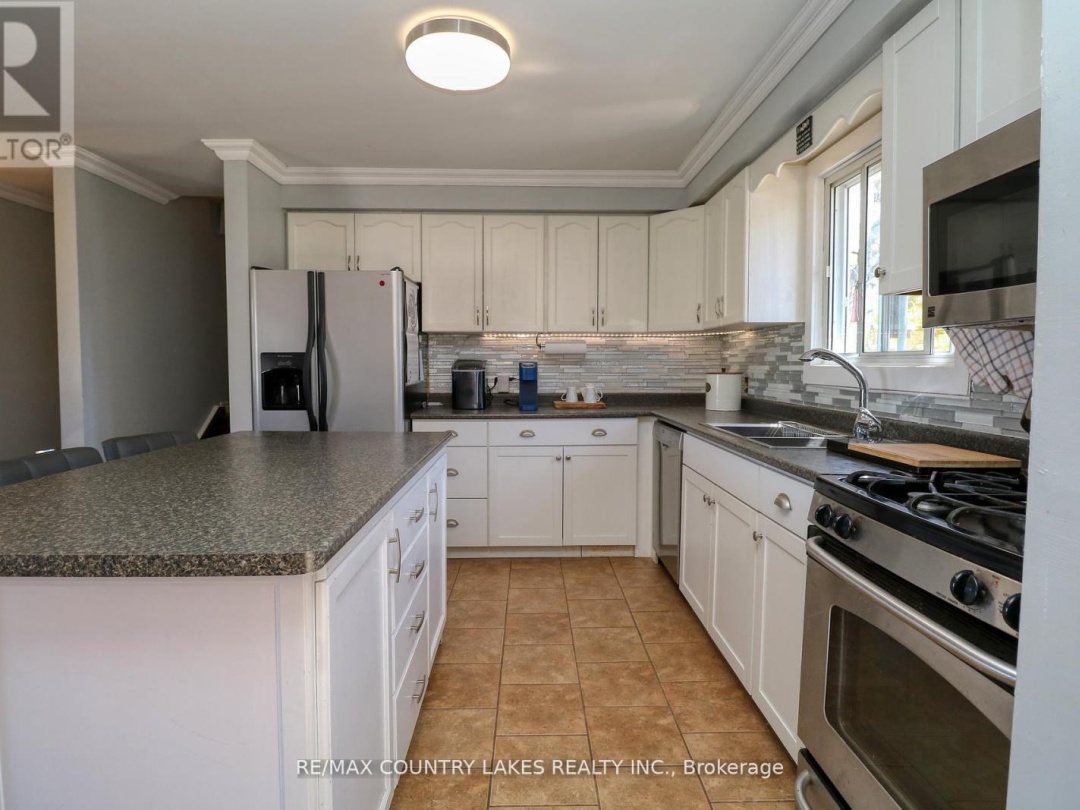 271 LAKELAND CRESCENT, 