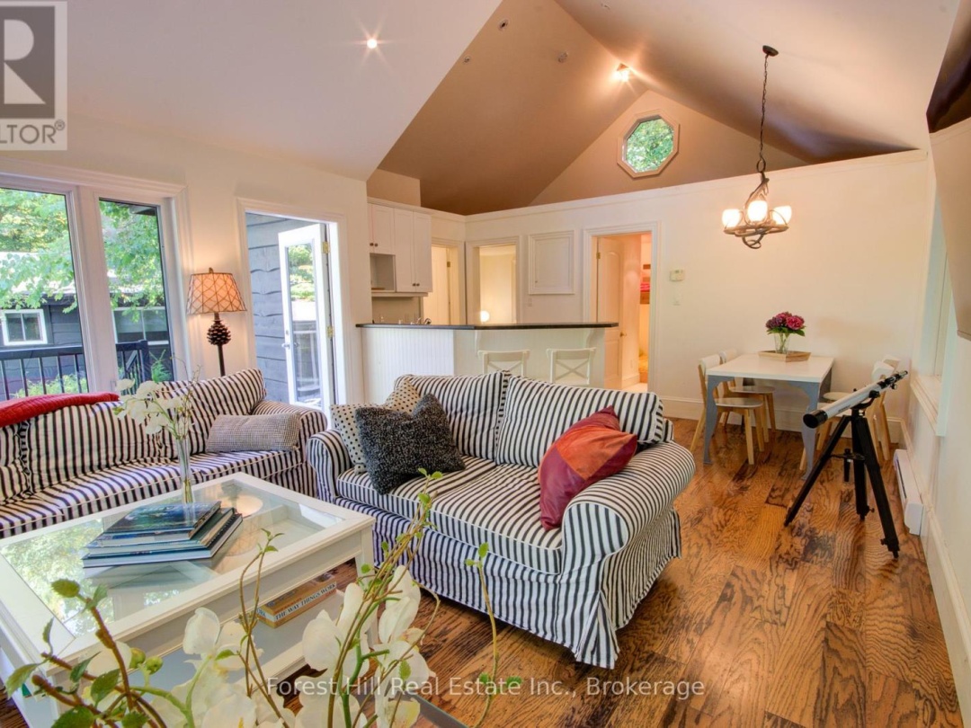 21 LAKEVIEW CRESCENT, 