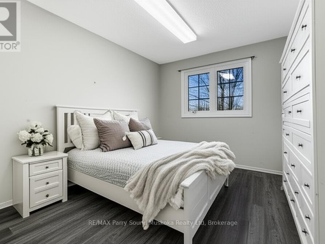 2 WILLIAM STREET, Parry Sound