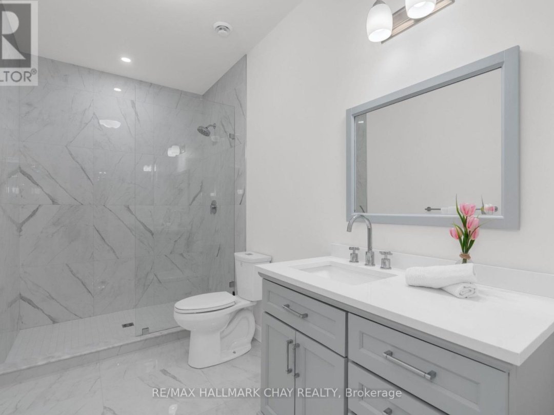 12 Thoroughbred Drive, Oro-Medonte