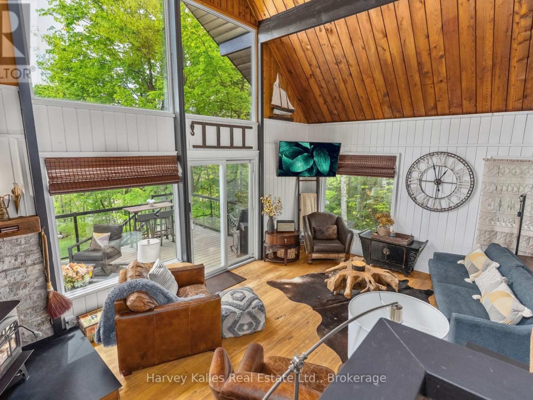 157 Chalet Crescent, Peninsula Lake