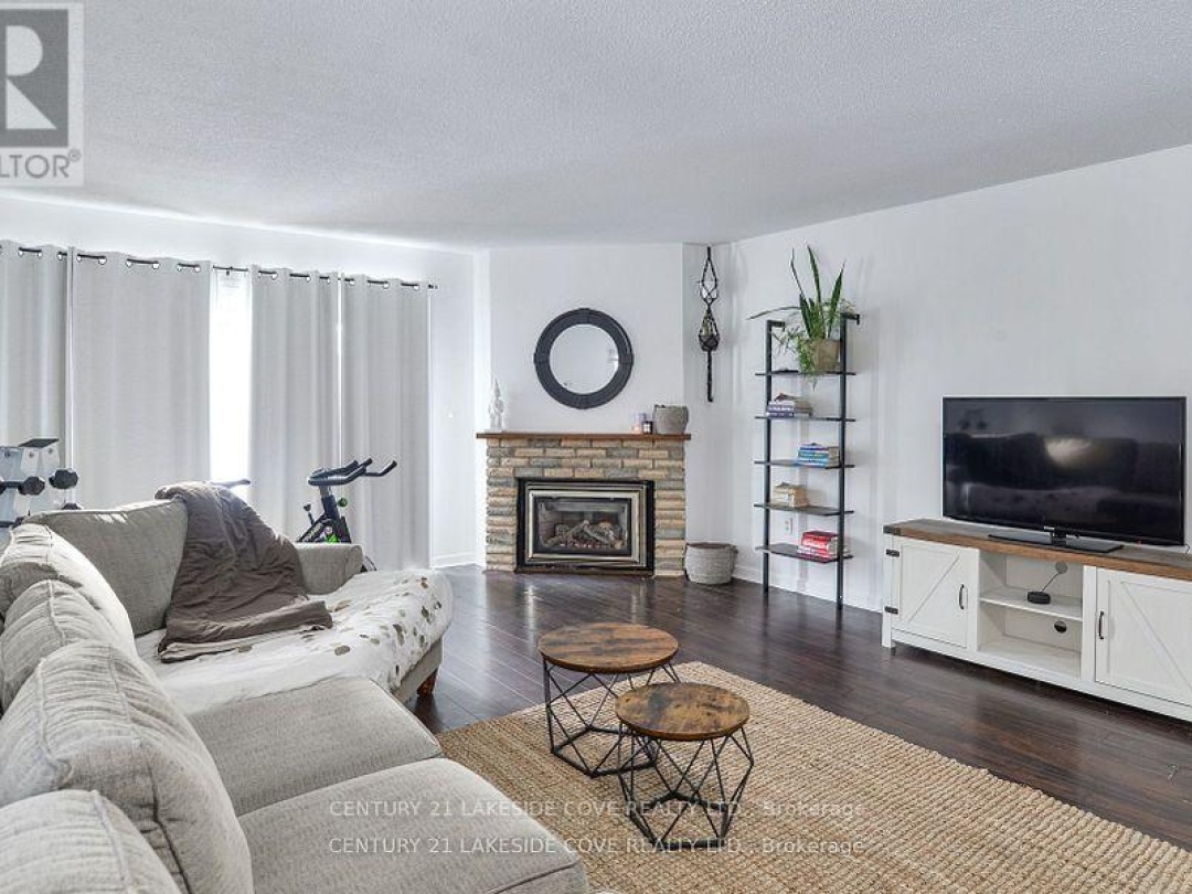 Unit 5 4 Paradise Boulevard, Lake Simcoe
