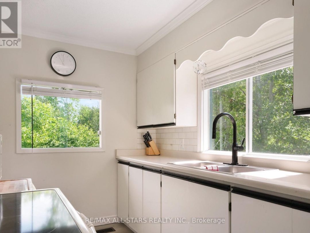 43 Sturgeon Glen Road, Sturgeon Lake