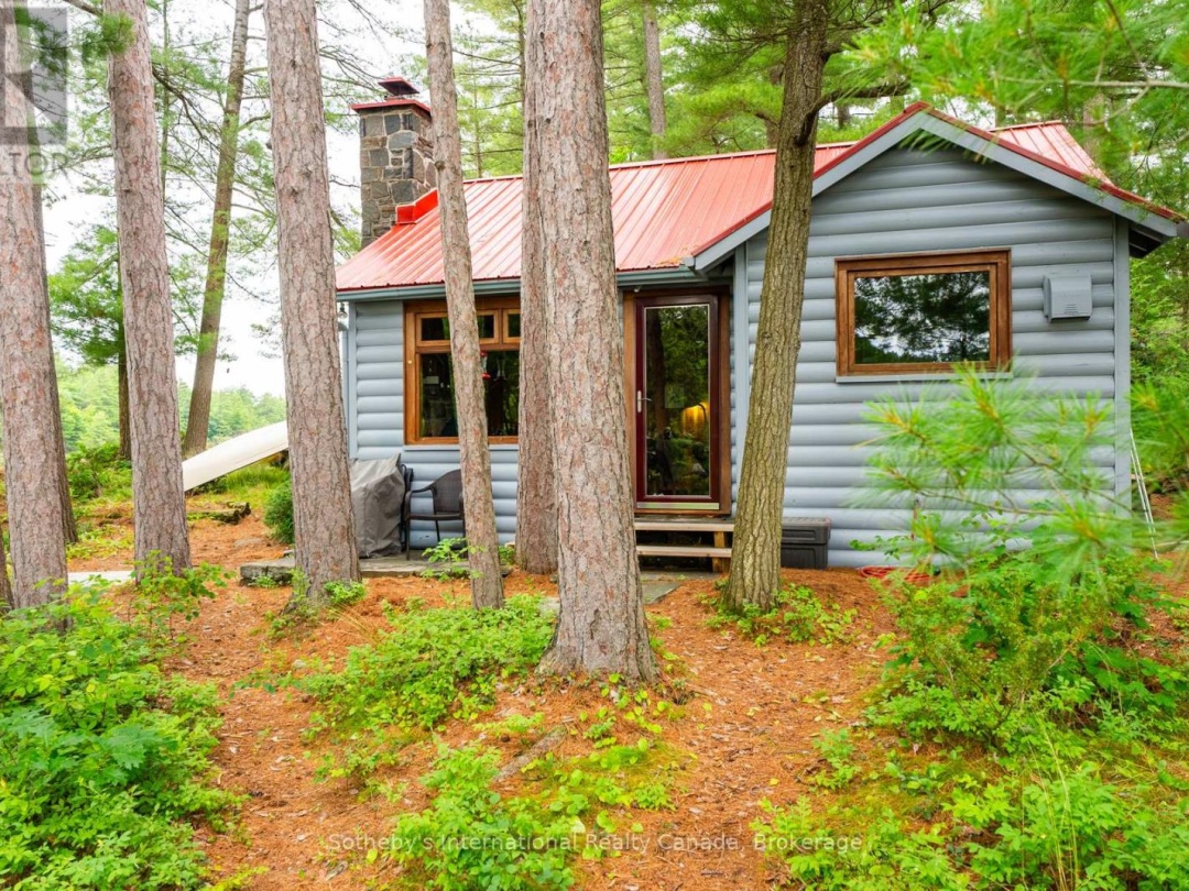 16Lk 1 Wolf Island, Kahshe Lake