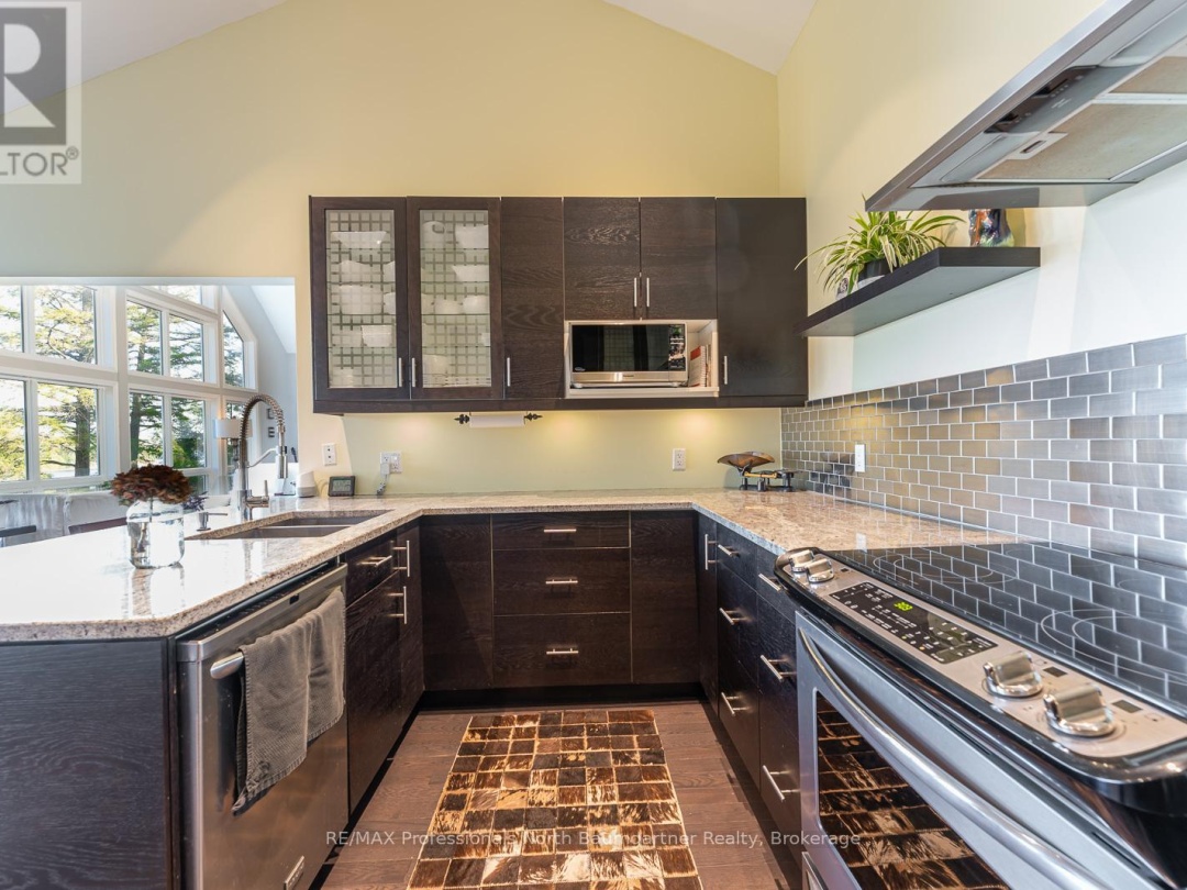 1107 Pine Point Road, Kennisis Lake