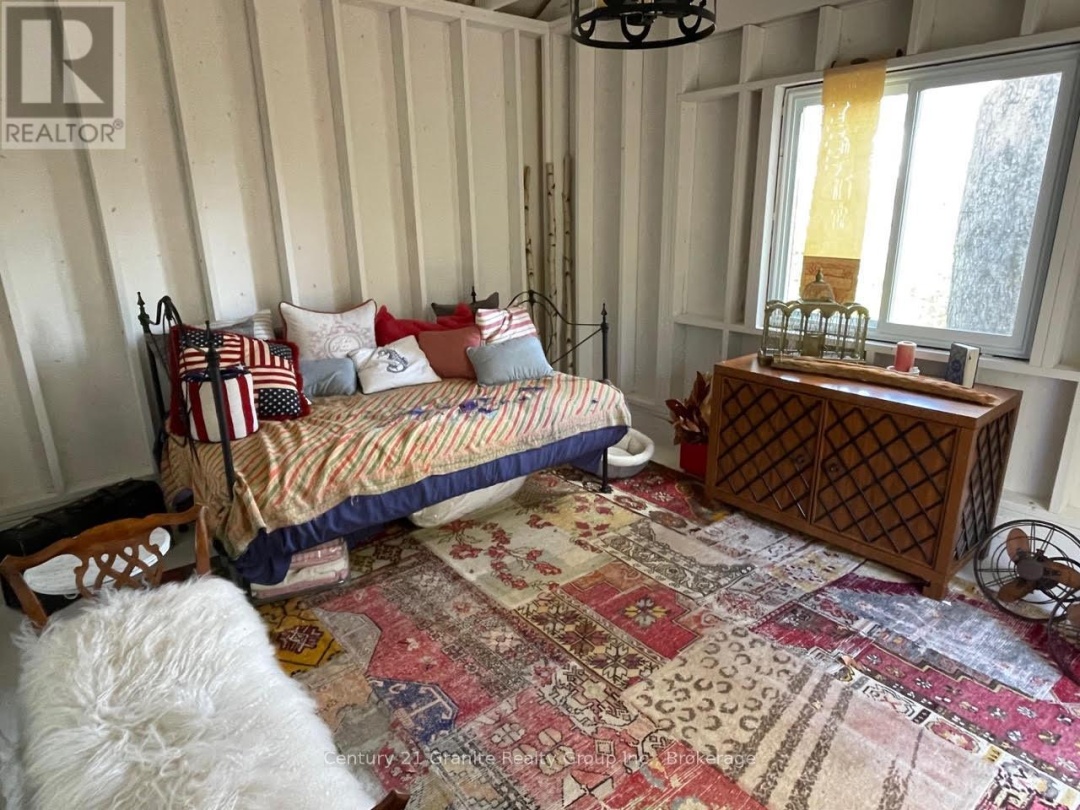 1038 BROKEN PADDLE ROAD, 