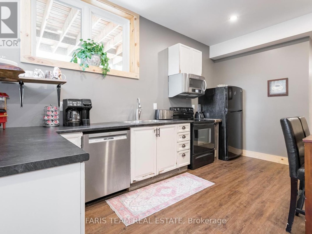 151 Mount Saint Louis Road E, Coldwater Lake