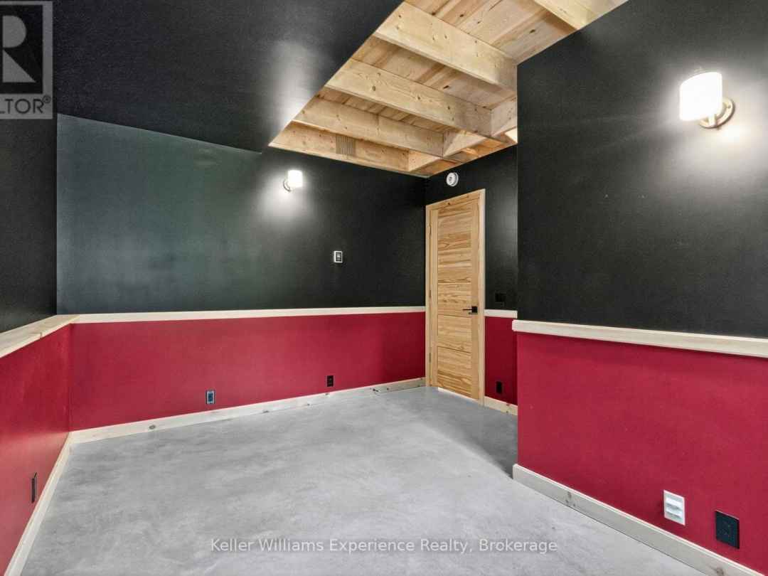 753 HONEY HARBOUR ROAD, 