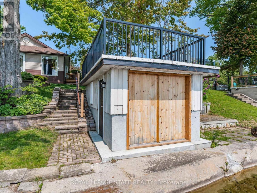 2703 LAKESIDE DRIVE, 