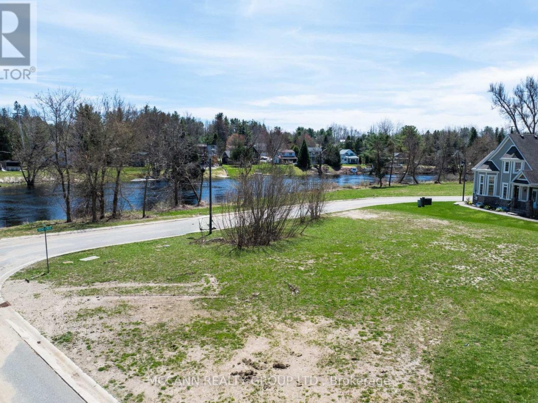 30&32&34 Kent Crescent, Muskoka River