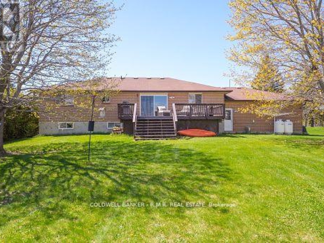 84 Pinewood Boulevard, Canal Lake