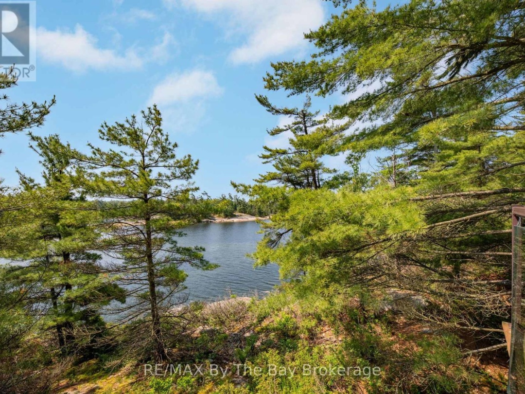 12 IS 3900 GEORGIAN BAY, 