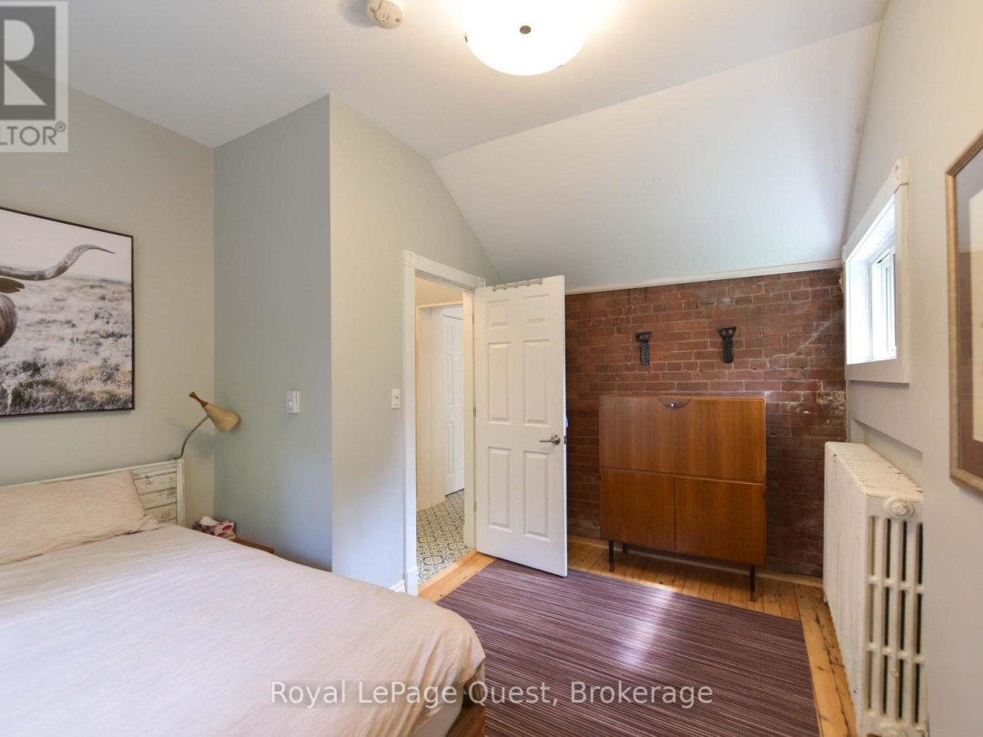 120 BRANT STREET E, 