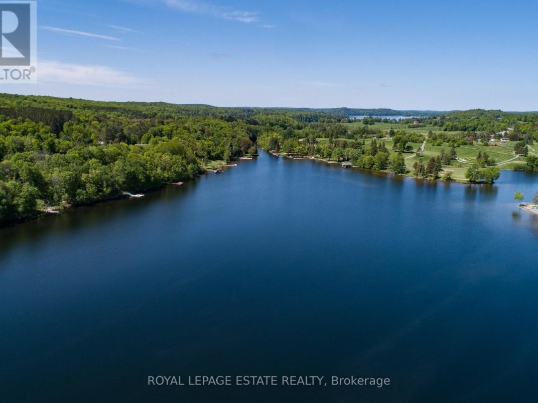 201 27 Deerhurst Drive, Peninsula Lake