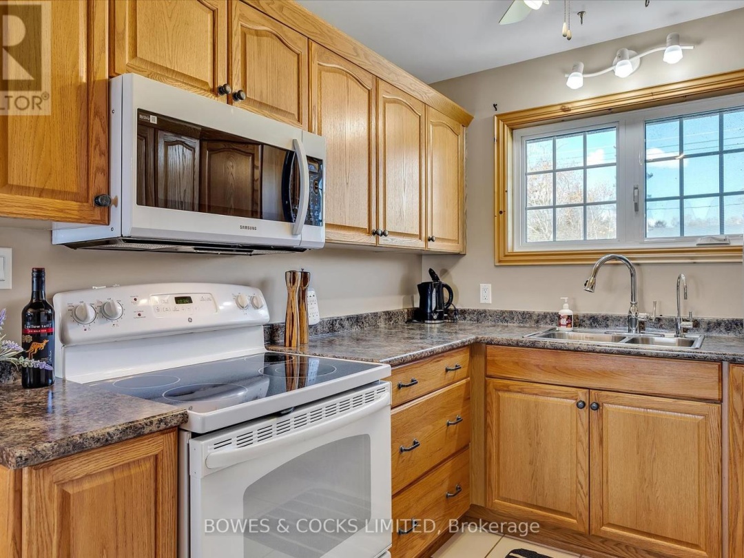 240 Lakeshore Drive, Pigeon Lake
