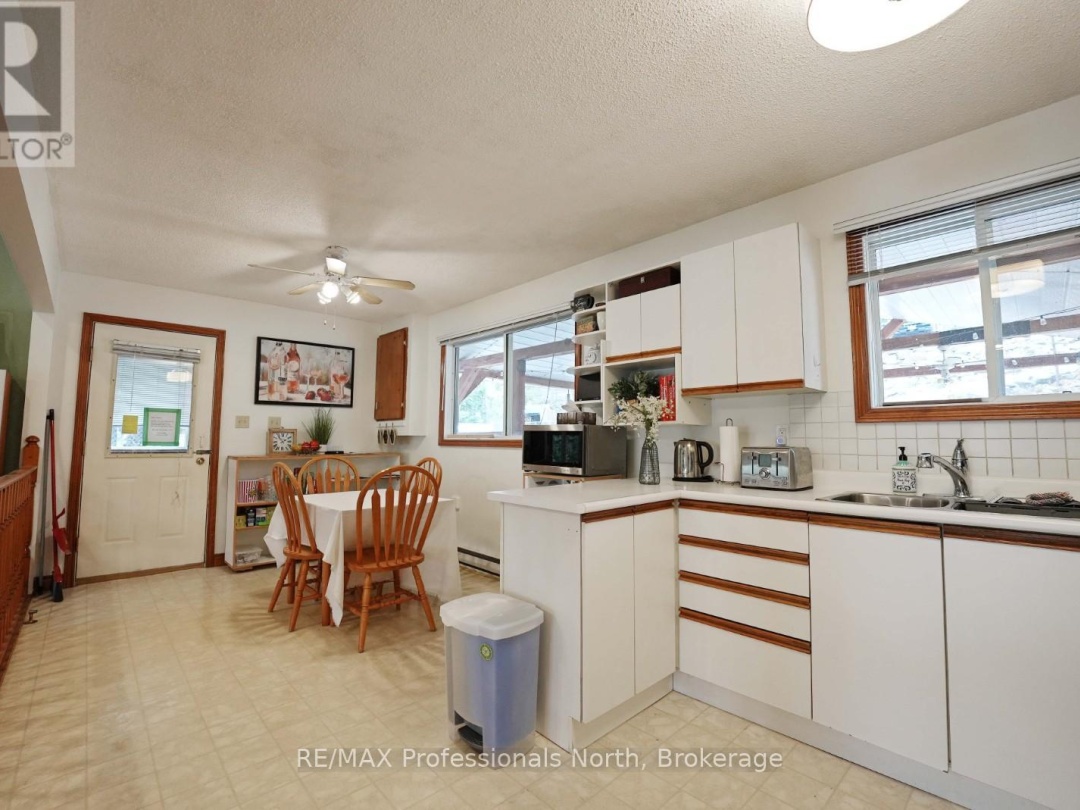 1039 Mink Road, Long Lake