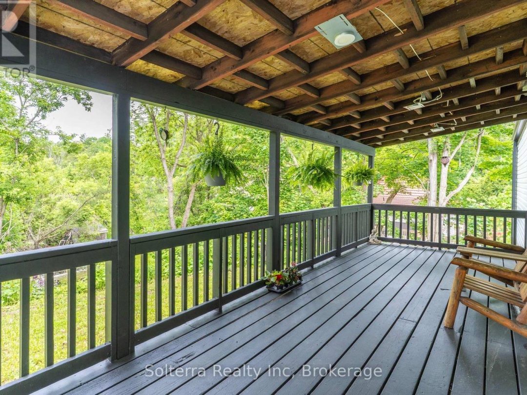 160 WAGNER ROAD W, 