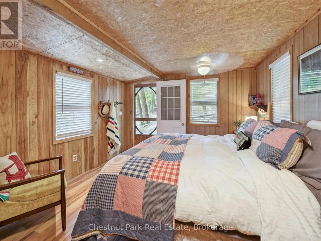 1082 MAPLEWOOD ROAD E, 