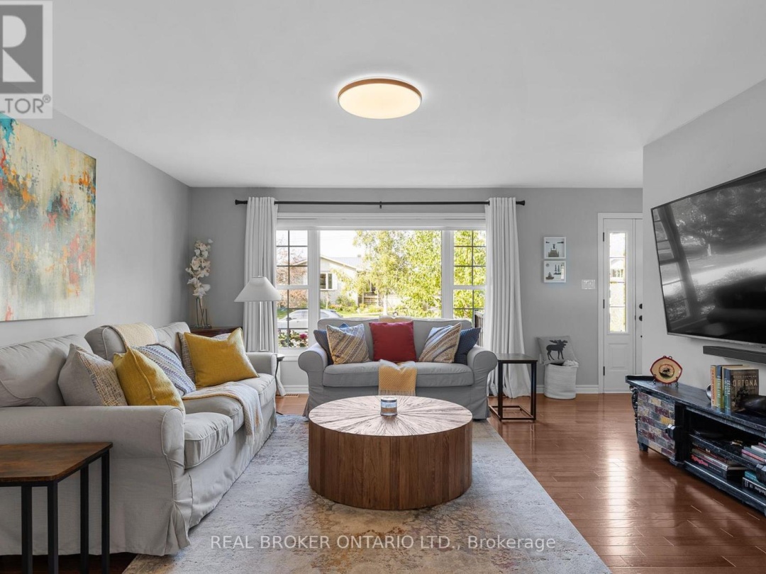 3803 LEO CRESCENT, 