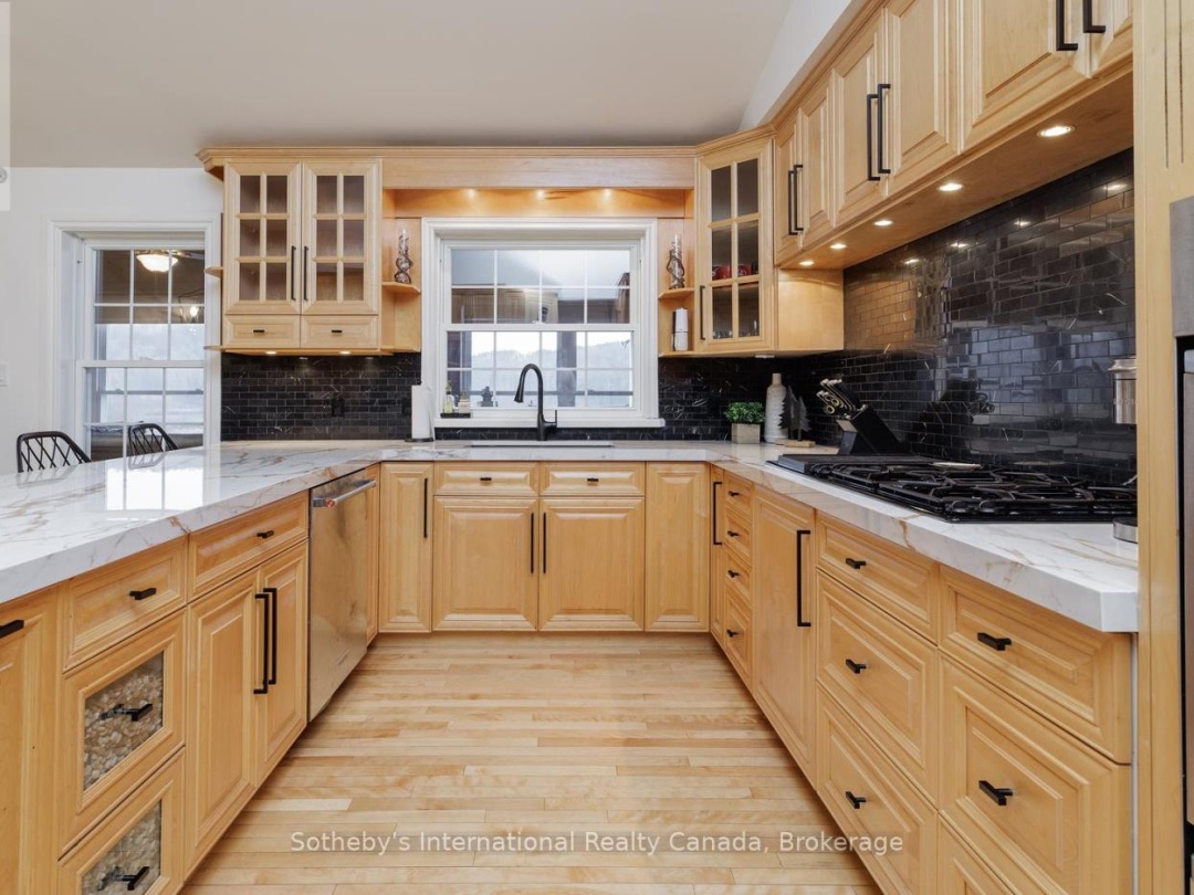427 West Browns Road E, Weeduck Lake