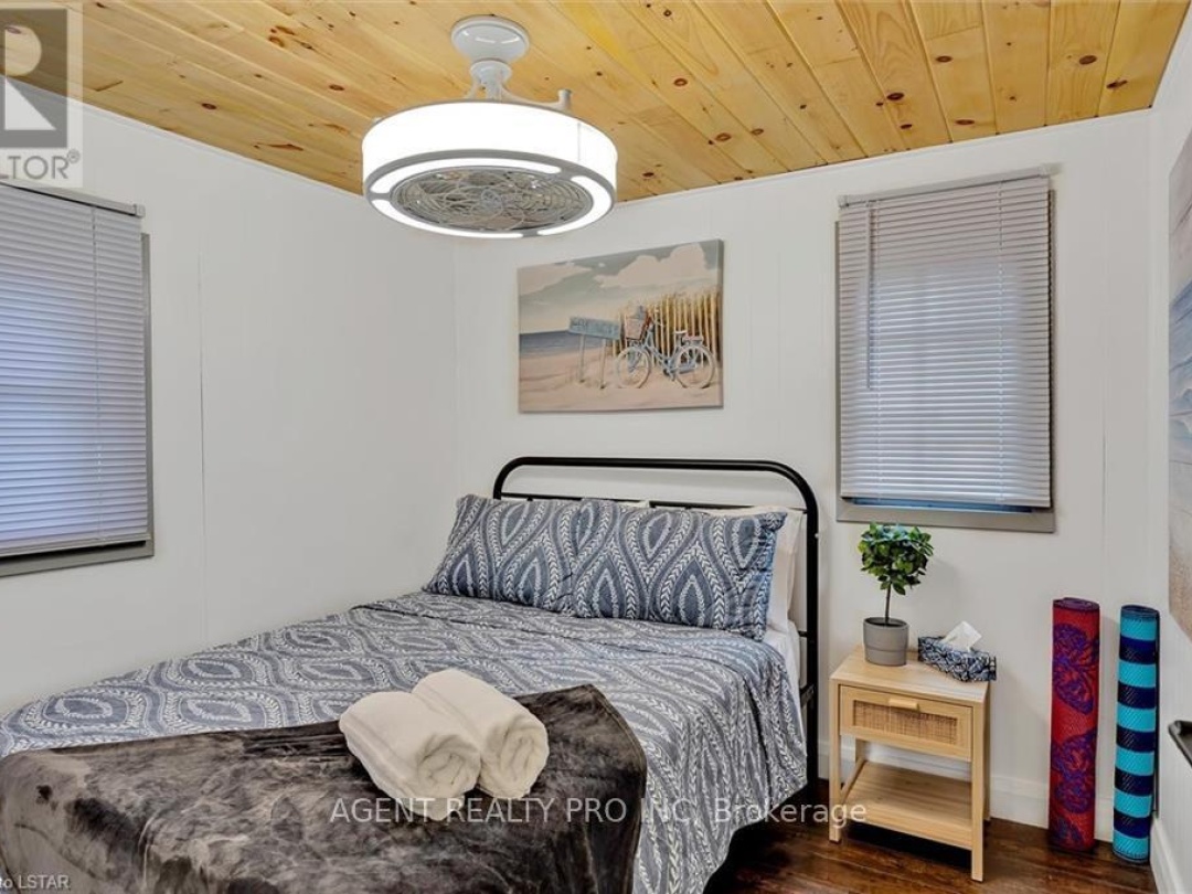 21 ORIOLE ROAD, Cameron Lake