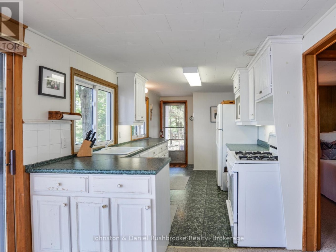 1116 Tryon Drive, Kahshe Lake