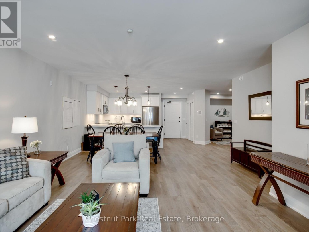 205 200 Anglo Street, South Muskoka Lake