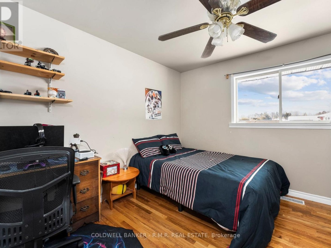 84 Pinewood Boulevard, Canal Lake