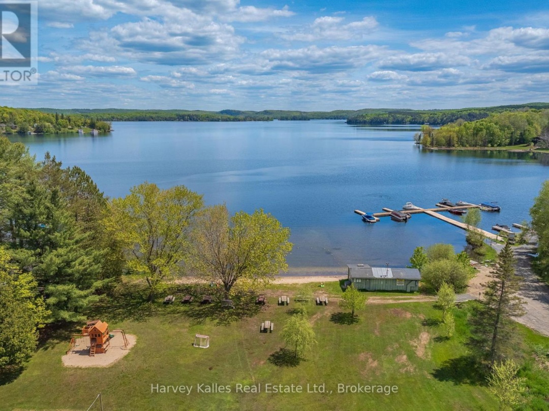 157 Chalet Crescent, Peninsula Lake