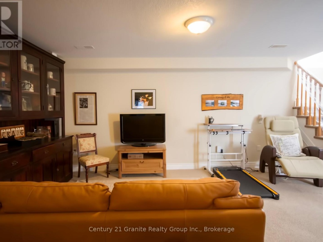 44 WEBB CIRCLE, 