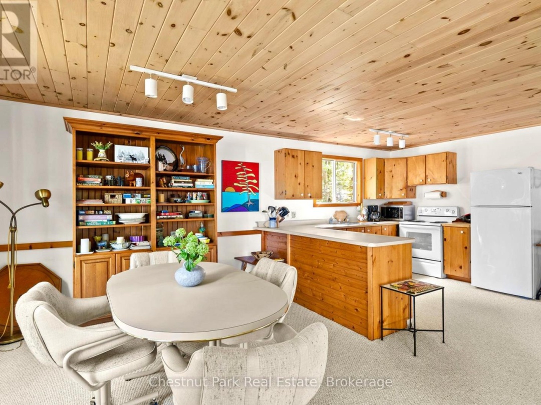 10 TAYLOR (26LM10) ISLAND, 