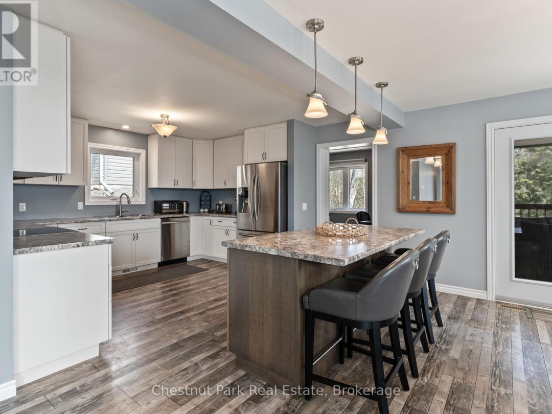 5989 KENNISIS LAKE ROAD, Kennisis Lake
