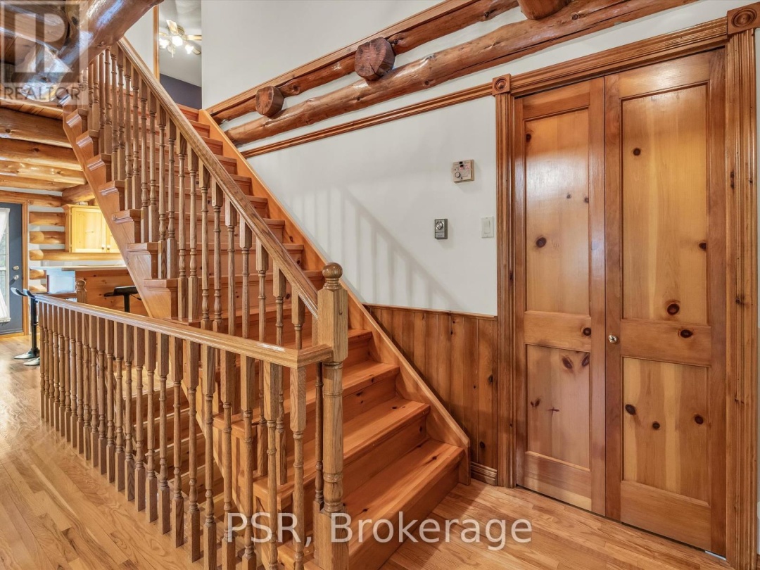 1040 AMELIA CRESCENT, 