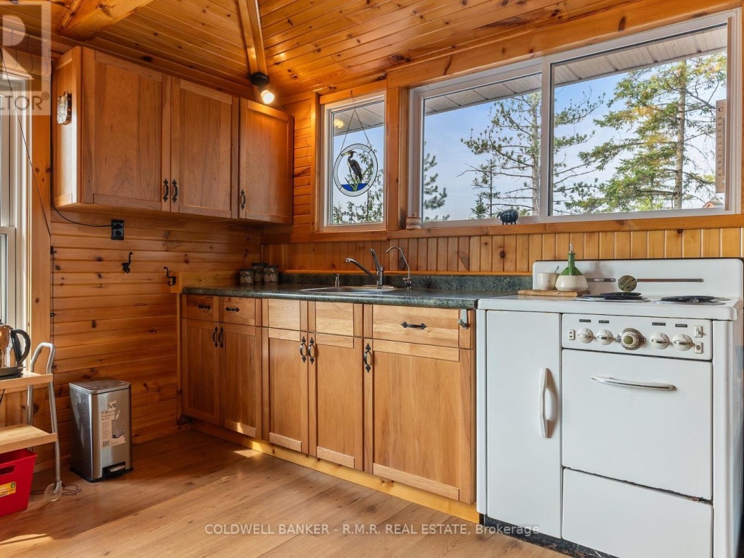701 ISLAND 7, Crystal Lake