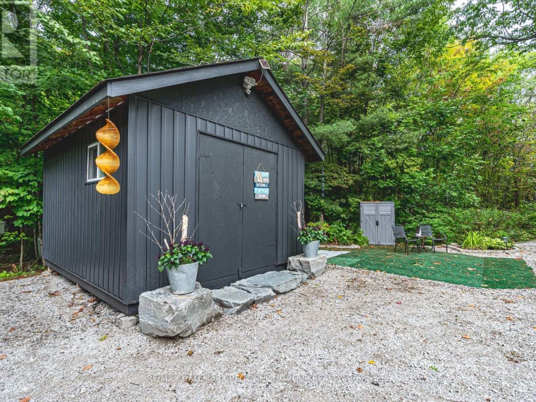 7498 ISLAND CRESCENT, 