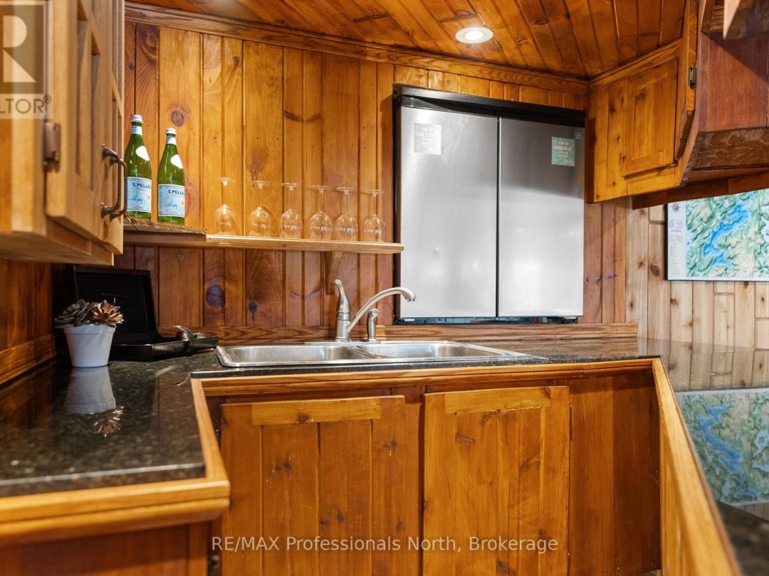 1307 Watts Road W, Kennisis Lake