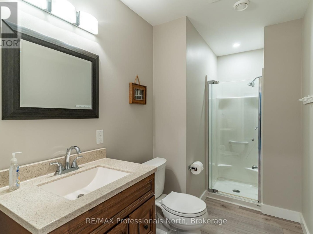 5997 Kennisis Lake Road, Kennisis Lake
